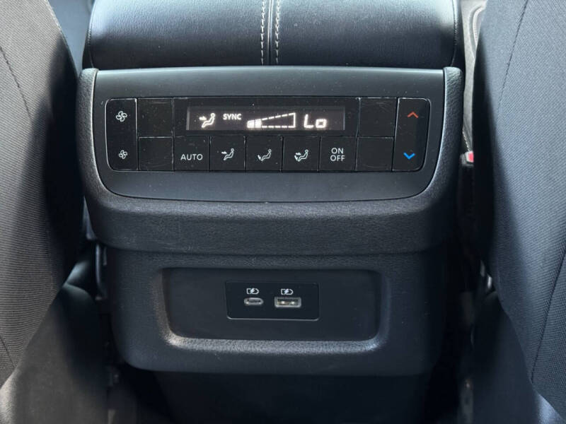 2022 Nissan Pathfinder SV