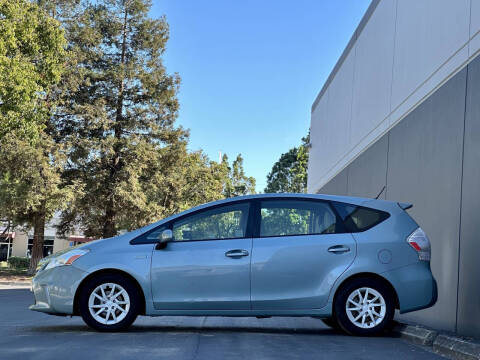 2013 Toyota Prius v Three