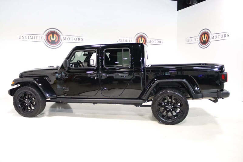 2024 Jeep Gladiator NightHawk