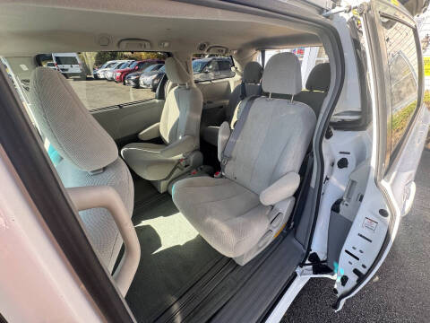 2011 Toyota Sienna LE 8-Passenger
