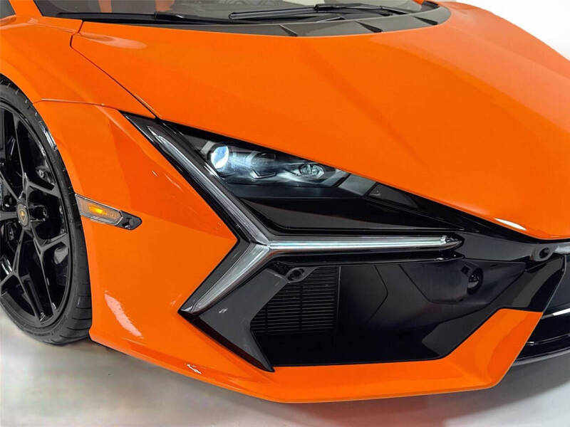 2024 Lamborghini Revuelto