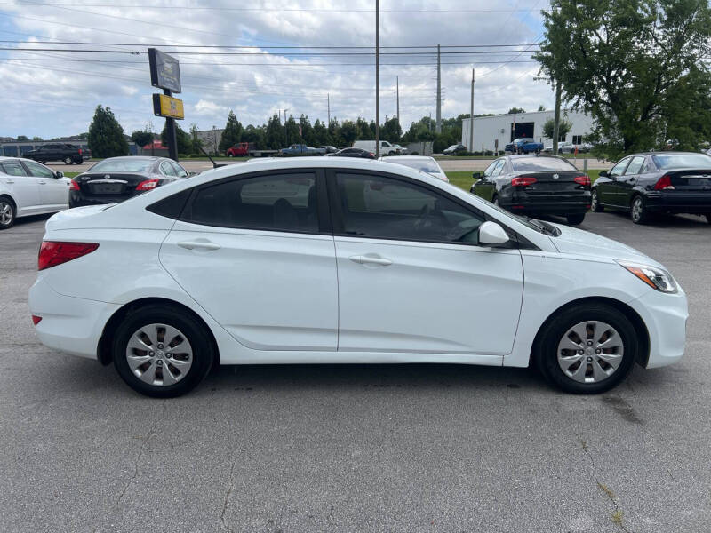 2017 Hyundai Accent SE