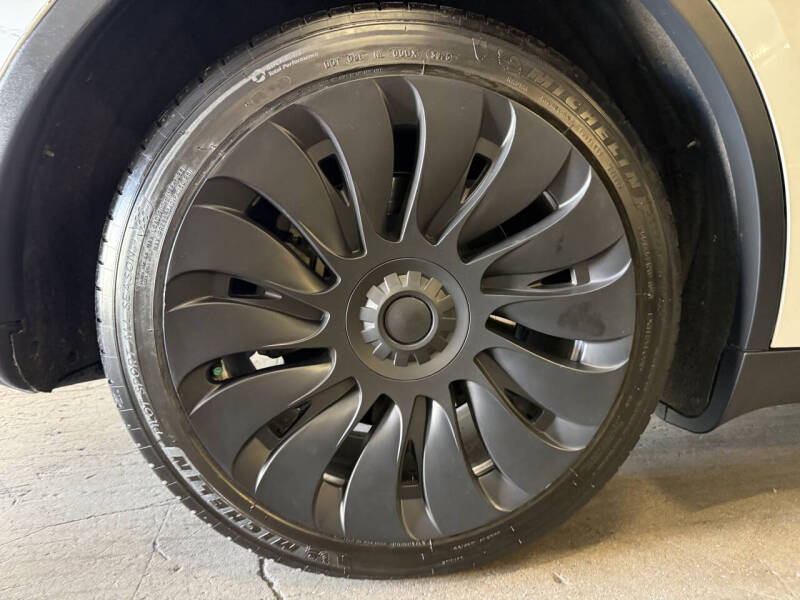 2022 Tesla Model Y Long Range - Photo 17