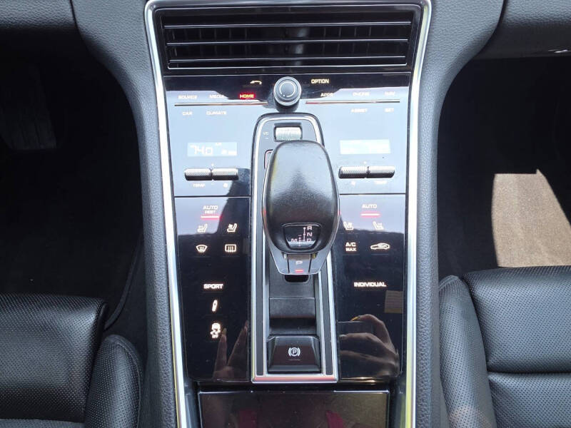 2018 Porsche Panamera 4