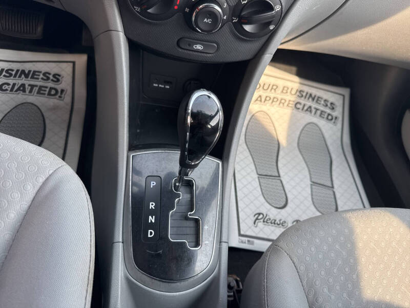 2012 Hyundai Accent SE