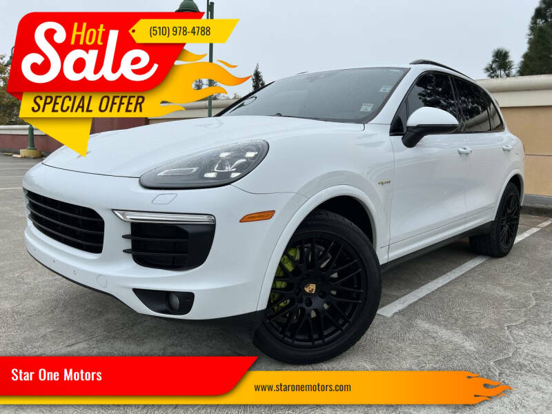 2017 Porsche Cayenne Platinum Edition's photo