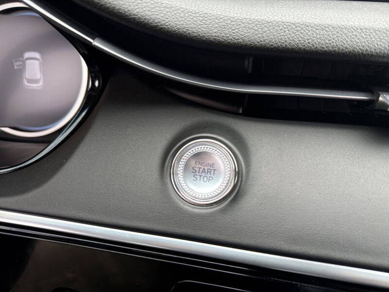 2025 Genesis GV70 2.5T Standard