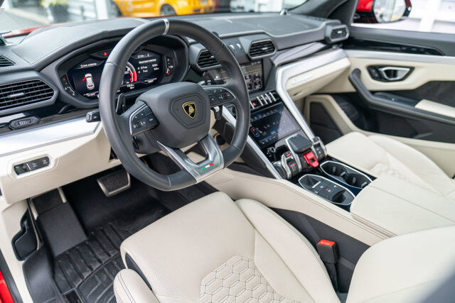 2019 Lamborghini Urus 13