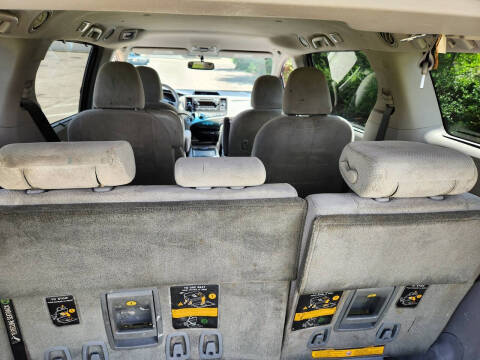 2014 Toyota Sienna LE 8-Passenger