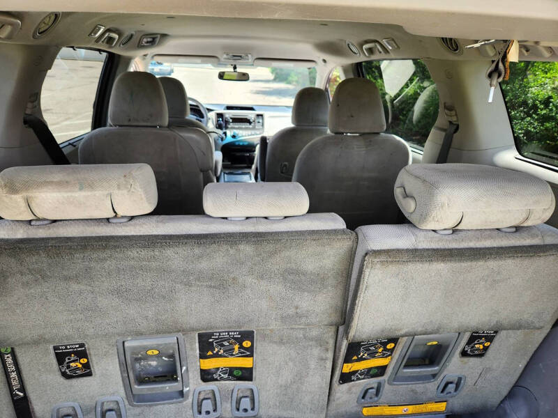 2014 Toyota Sienna LE 8-Passenger
