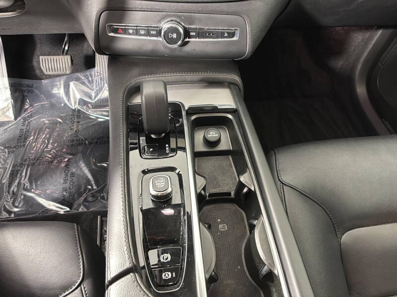 2023 Volvo XC90 B5 Core