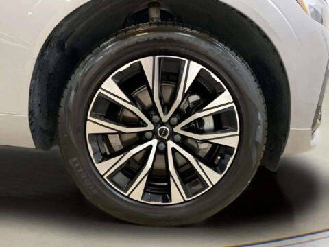 2025 Volvo XC60 B5 Core Dark Theme