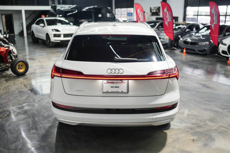 2019 Audi e-tron quattro Premium Plus