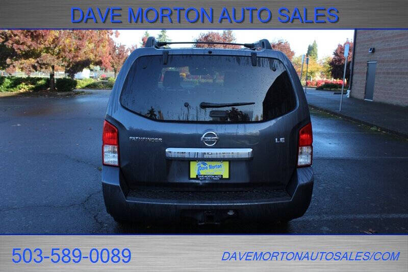 2011 Nissan Pathfinder LE