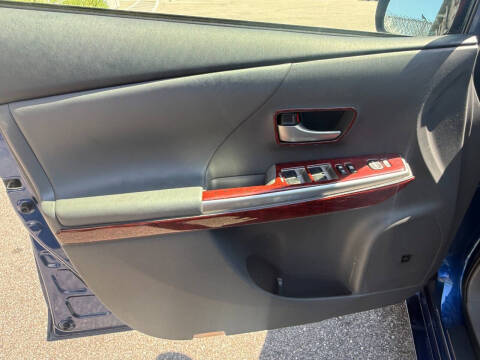 2014 Toyota Prius v Five
