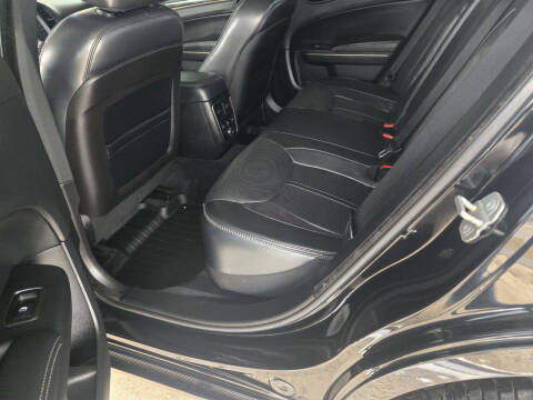 2013 Chrysler 300 C John Varvatos Luxury Edition