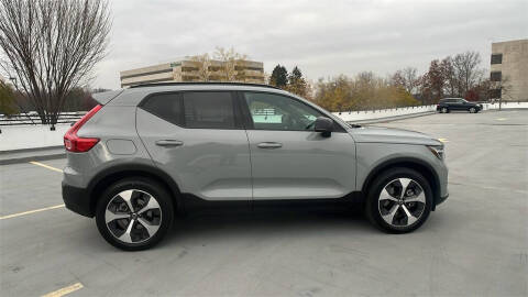 2025 Volvo XC40 B5 Plus Dark Theme