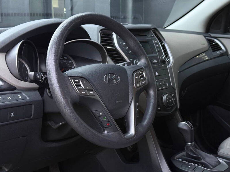2016 Hyundai Santa Fe SE