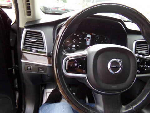 2016 Volvo XC90 T6 Momentum