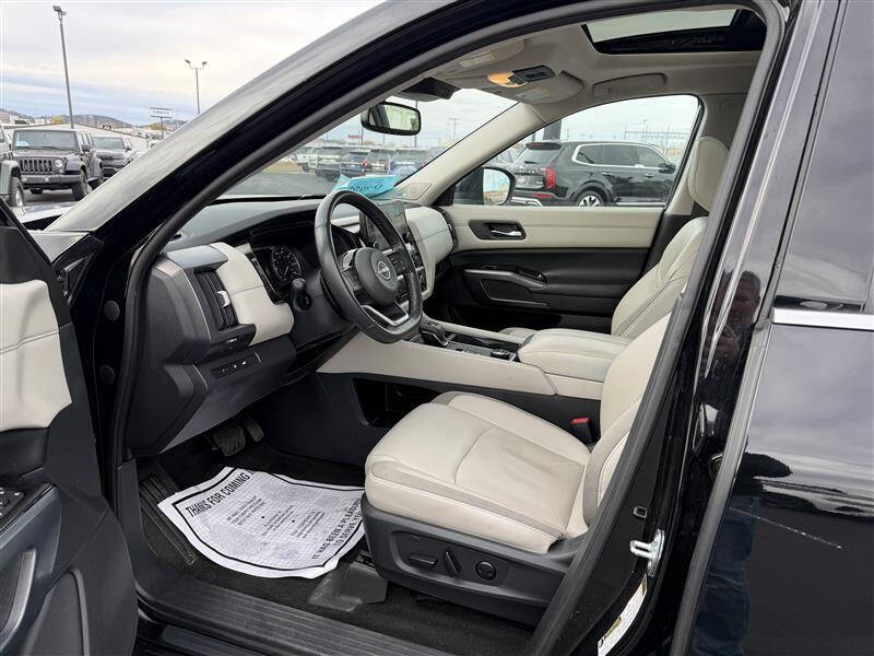 2022 Nissan Pathfinder SL