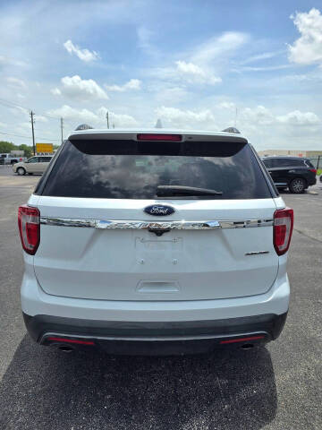2016 Ford Explorer