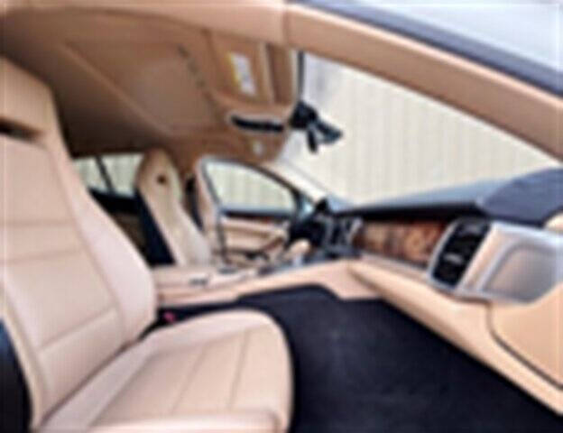 2016 Porsche Panamera Edition