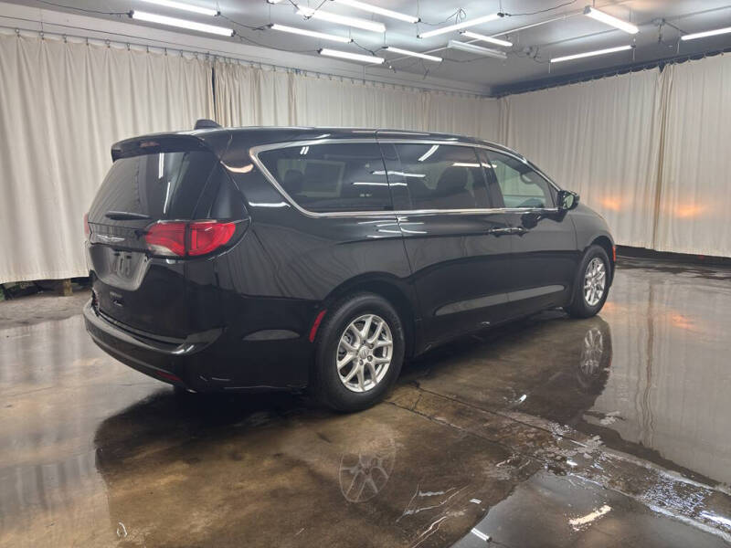 2026 Chrysler Voyager LX