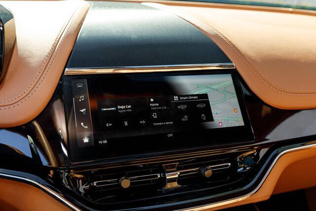 2025 Aston Martin DBX 707