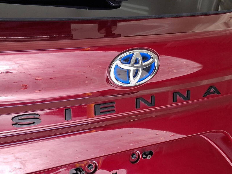 2024 Toyota Sienna XLE 7-Passenger