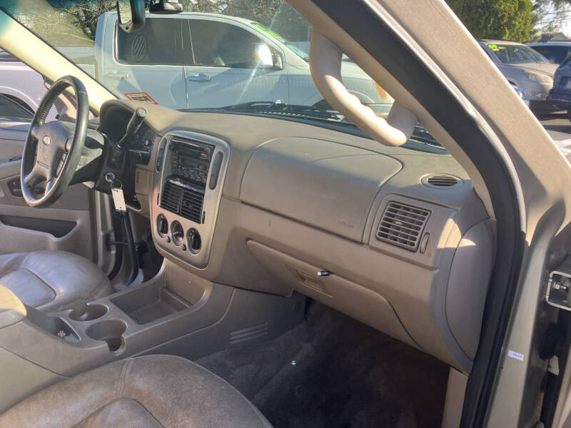 2004 Ford Explorer XLT