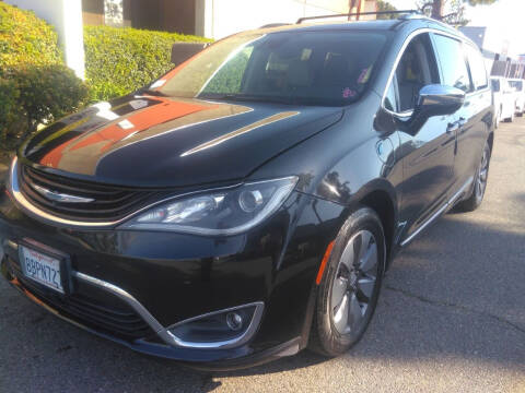 2017 Chrysler Pacifica Hybrid for sale at Shamrock Group LLC #1 - Passenger Vans in Pleasant Grove UT