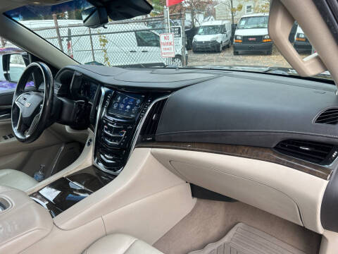 2018 Cadillac Escalade Luxury