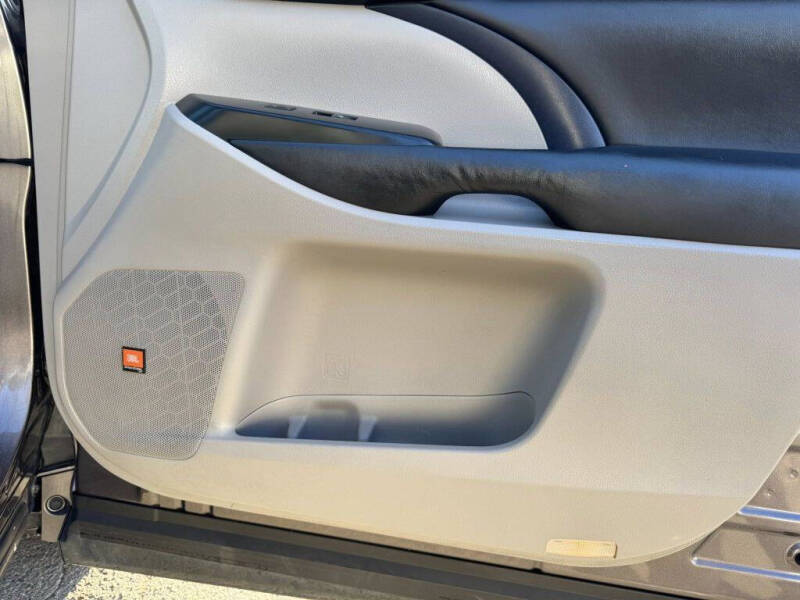 2014 Toyota Highlander Limited Platinum