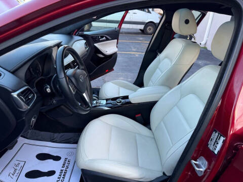 2017 Infiniti QX30 Premium