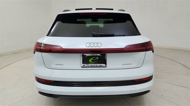 2022 Audi e-tron quattro Premium