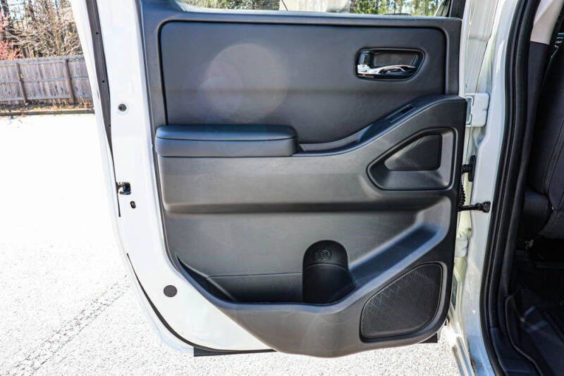 2025 Nissan Frontier SV