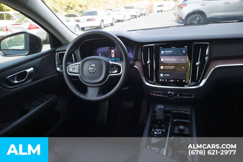 2024 Volvo S60 B5 Plus Dark Theme