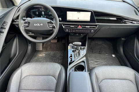 2025 Kia Niro SX