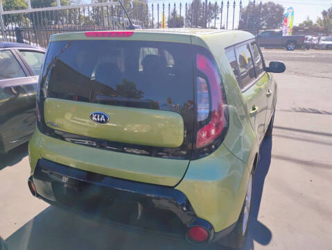 2017 Kia Soul +
