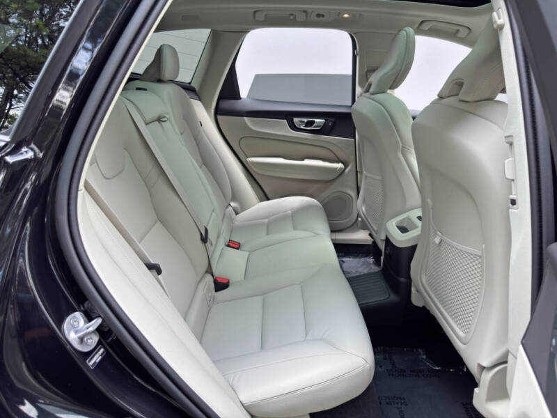 2025 Volvo XC60 T8 Plus Dark Theme