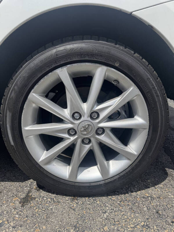 2012 Toyota Prius v Five