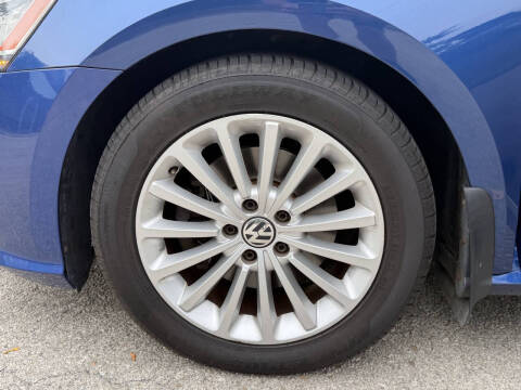 2016 Volkswagen Passat 1.8T SE