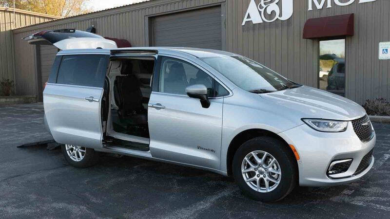 2023 Chrysler Pacifica Touring L