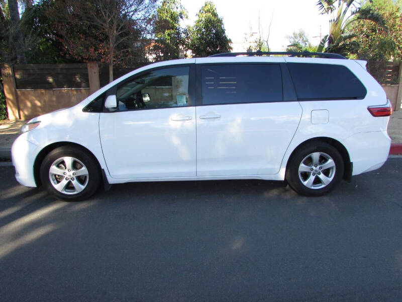 2017 Toyota Sienna LE 8-Passenger