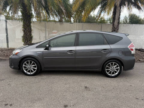 2017 Toyota Prius v Five