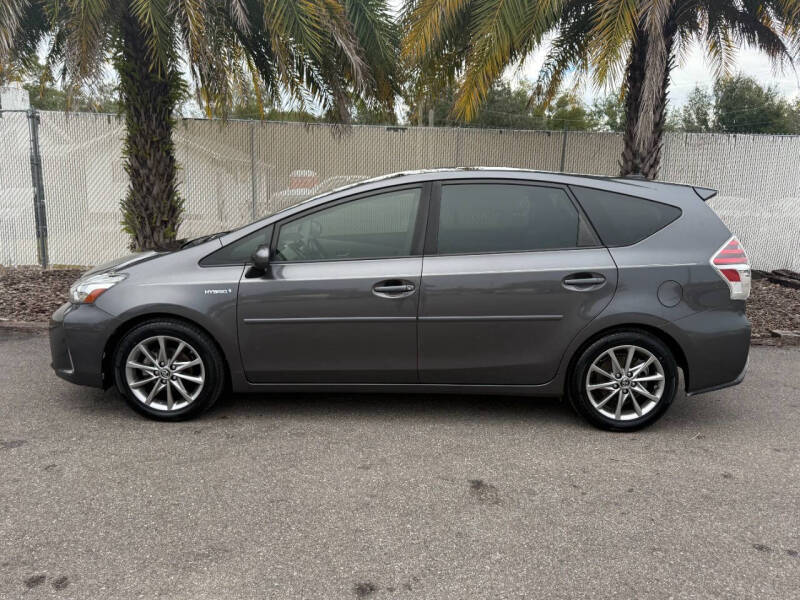 2017 Toyota Prius v Five