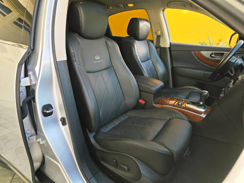 2011 Infiniti FX50