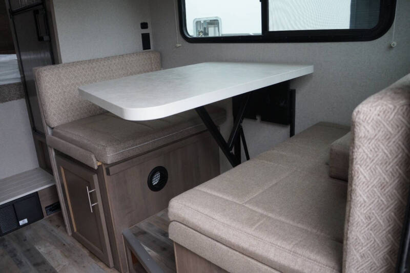 2025 Adventurer 86FB