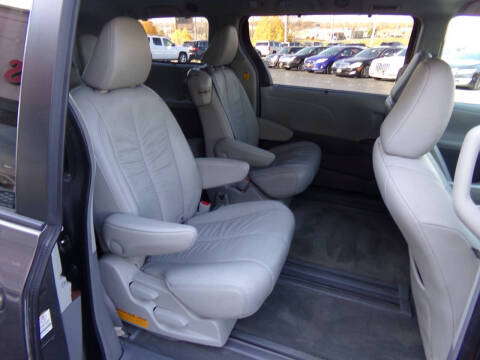 2011 Toyota Sienna XLE 7-Passenger Auto Access Seat