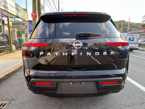 2024 Nissan Pathfinder S